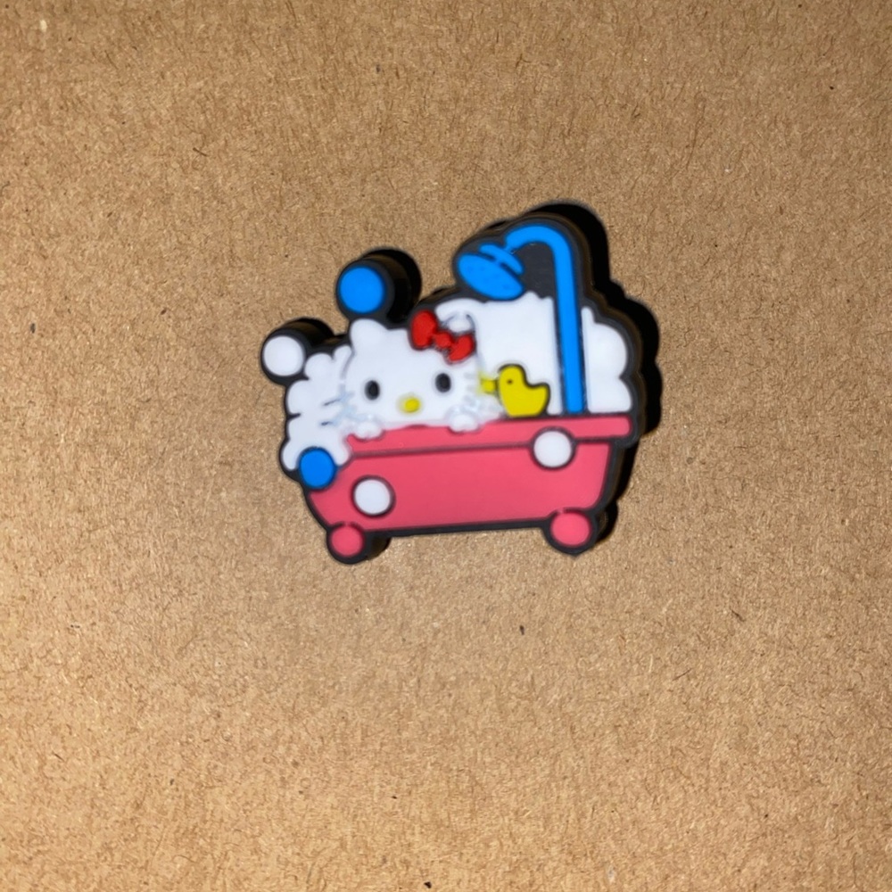 π6/$12π Hello Kitty Bath Time Croc Charm